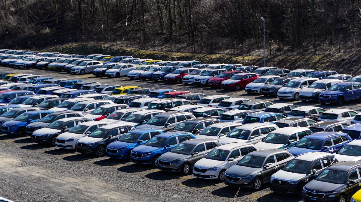 Prodej nových aut v Česku zpomalil. Za tři měsíce má své majitele 57 605 vozů